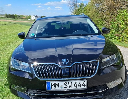 Skoda Superb cena 98000 przebieg: 102000, rok produkcji 2018 z Poznań małe 92